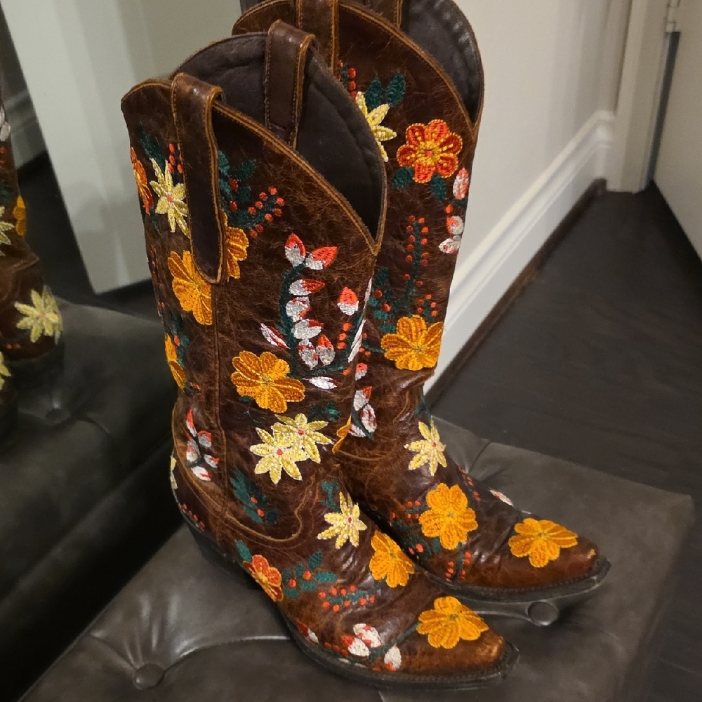 Embroidered Floral Brown Ankle Boots